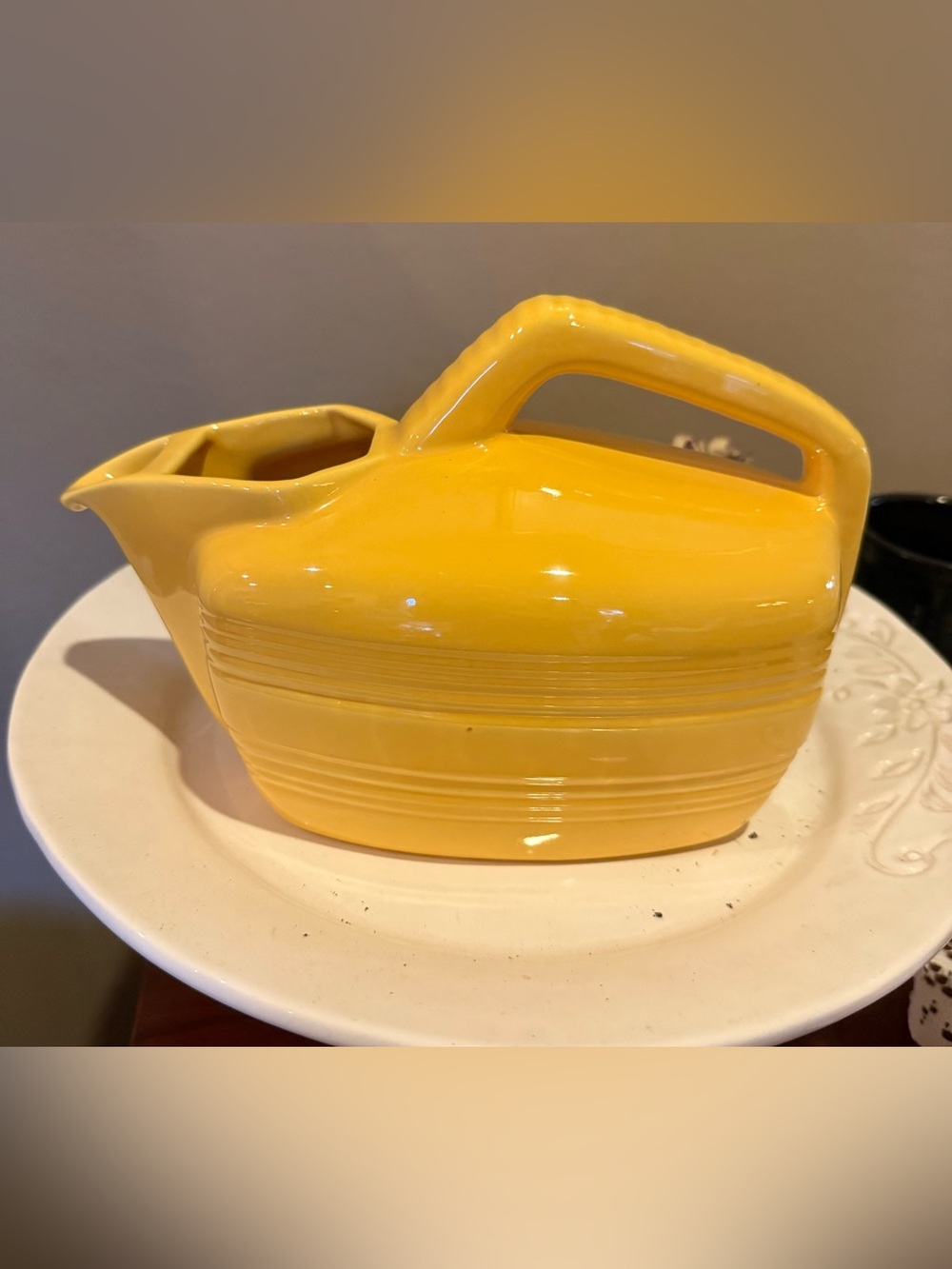 MINT Vintage 1930s J.A. Bauer Pottery Monterey Ice Lip Pitcher Yellow